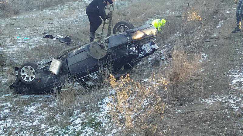 Accident pe traseul Chișinău-Cimișlia: Un BMW s-a răsturnat și a ajuns în șanț