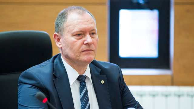 Protest la Guvern: Mai mulți veterani au cerut demisia ministrului de Externe, Aureliu Ciocoi