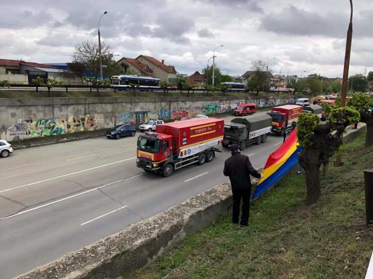 Ceremonia de prezentare a asistenței umanitare acordate de România, sub podul de la Telecentru. „Rușine”, a scandat un grup de protestatari