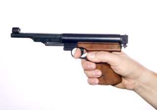Posesorii de arme pneumatice, obligaţi să le înregistreze la poliţie
