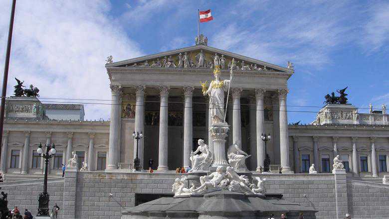 CRIZA politică în Austria se adâncește. Toţi miniştrii de extremă dreapta au demisionat din Guvern