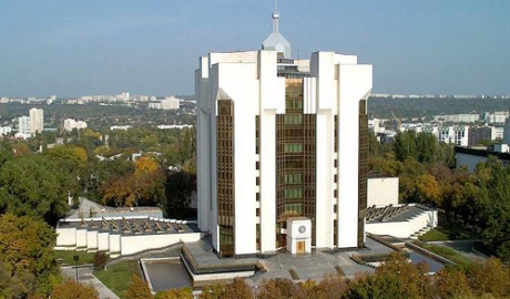 Ion Ceban a anunțat lansarea lucrărilor de reparație a Președinției. În curtea clădirii deja au fost instalate schele