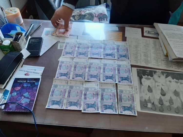 Un sef de secţie din cadrul Institutului de Neurologie şi Neurochirurgie a fost REȚINUT pentru corupere pasivă