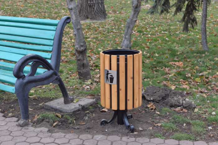 200 de coșuri de gunoi urmează a fi instalate în Parcul Ștefan ce Mare și Parcul Catedralei