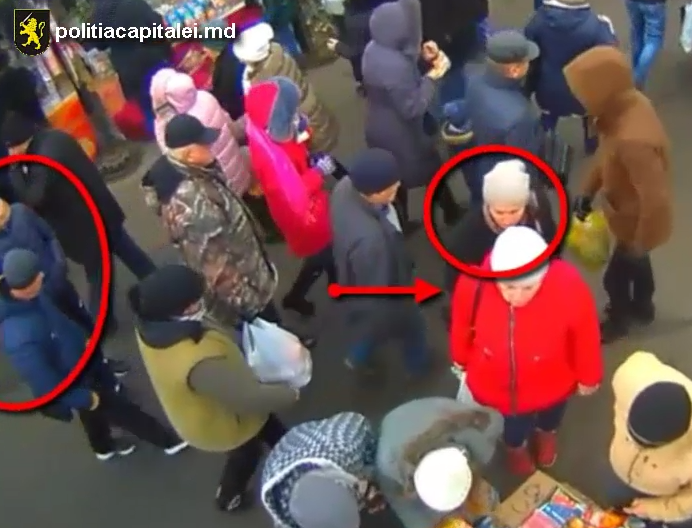 Hoţii de buzunare, surprinși de camerele de supraveghere în Piaţa agricolă din sectorul Centru al Capitalei