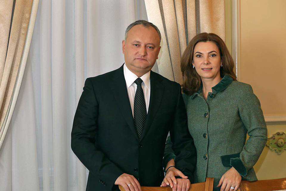 Soția lui Igor Dodon câștigă DUBLU față de președinte