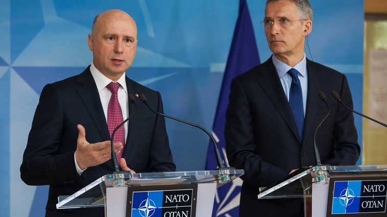 Premierul Filip merge la NATO