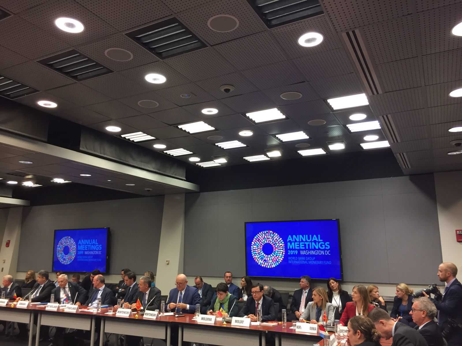 Guvernarea de la Chișinău vrea mai mulți bani de la FMI și Banca Mondială