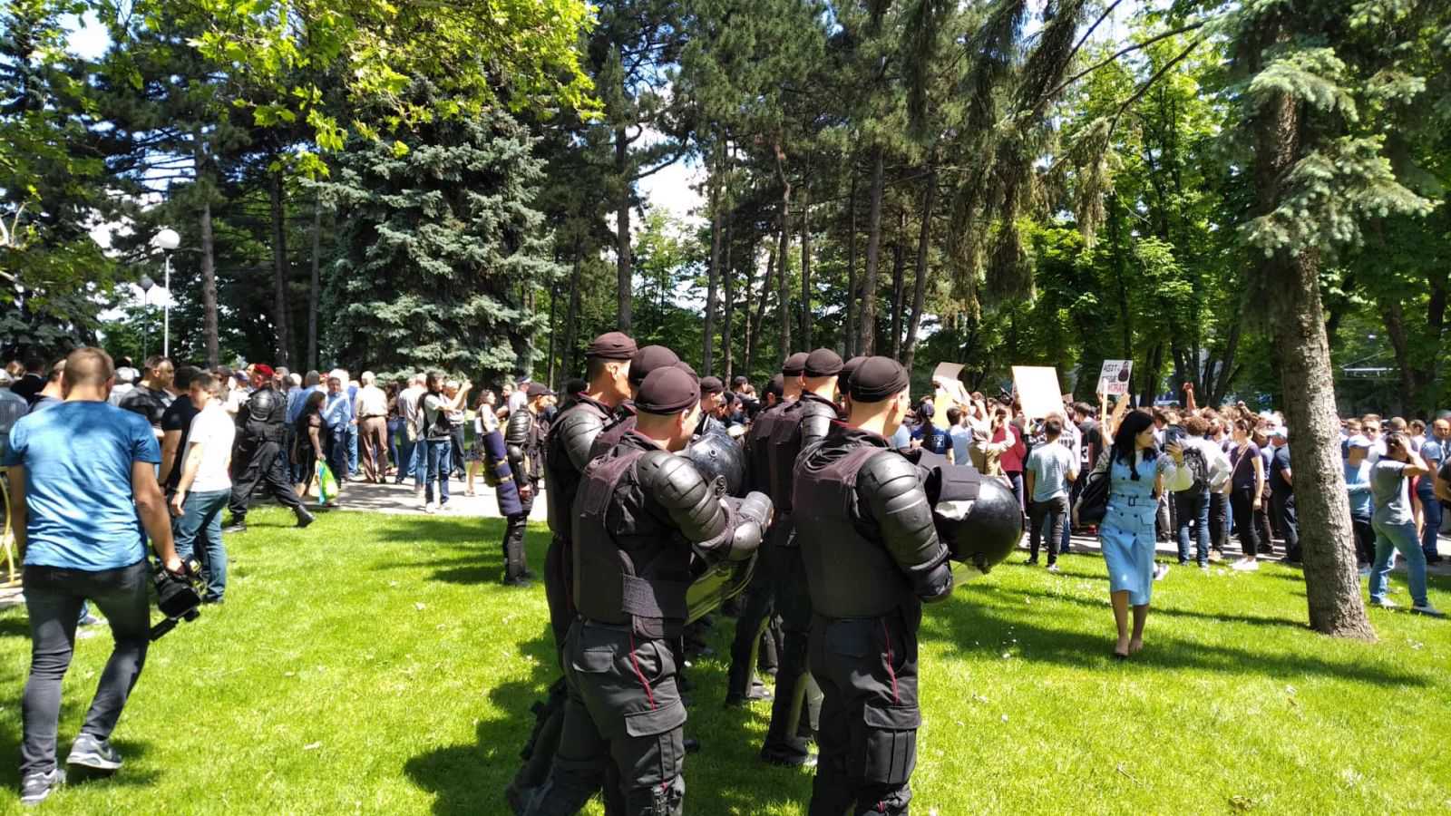 Protest și CONTRAPROTEST în centrul Capitalei