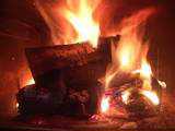 Două persoane au primit intoxicări, iar alta a decedat după ce incendiile au cuprins locuințele în care acestea se aflau.