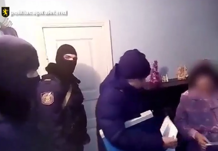 Perchezitii, retineri si masuri profilactice desfasurate pe teritoriul capitalei de oamenii legii