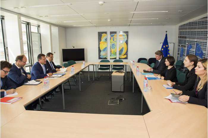 Gazoductul Iași-Chișinău și proiectul care ar asigura livrarea gazelor în regim de flux invers prin culoarul transbalcanic, discutate de Maia Sandu și vicepreședintele Comisiei Europene