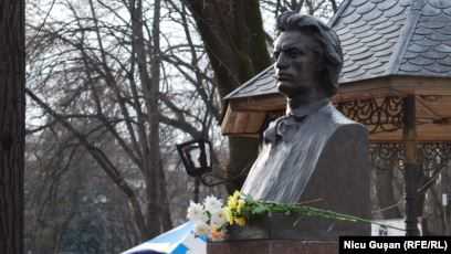 Cum a fost omagiat la Chișinău marele poet Mihai Eminescu la aniversarea a 170 de ani de la naștere