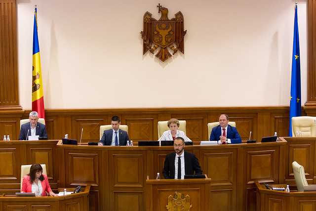 Parlamentul a creat Comisia de anchetă „pentru elucidarea circumstanțelor privind tentativa puciului anticonstituțional”
