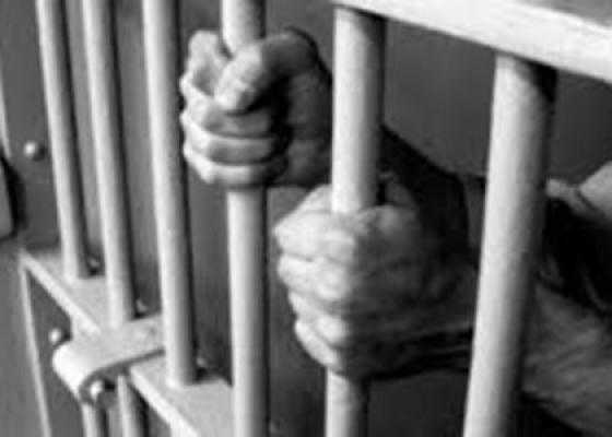 Indivizii care au vărsat deşeuri în faţa sediului PLDM vor face puşcărie