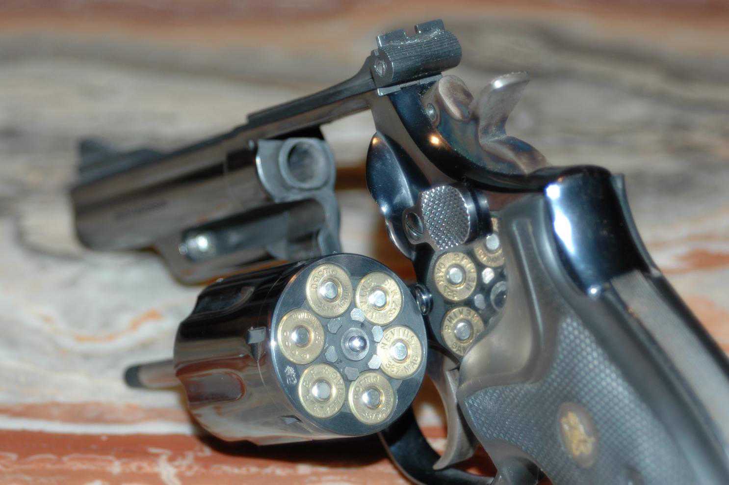 A fost împușcat de ȘAPTE ORI dintr-un revolver și a rămas viu. Cine este autorul tentativei de omor de la Stoianovca, raionul Cantemir