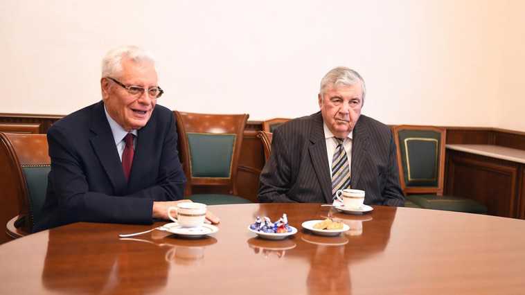 DOC // Mircea Snegur și Petru Lucinschi îndeamnă deputații la DIALOG