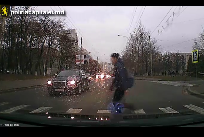 Tânăr tamponat la trecerea de pietoni. Dacă aţi recunoscut victima, informaţi Poliţia!