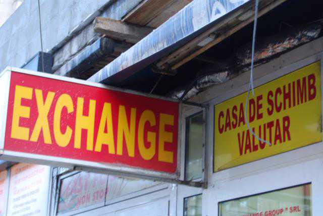 ANALIZĂ // GRAFIC // Leul moldovenesc: cea mai abruptă depreciere din ultimii patru ani