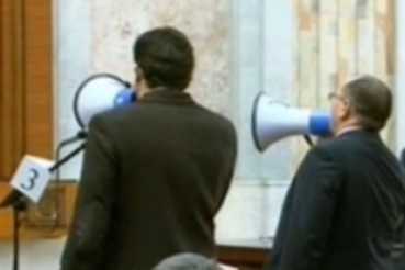 Previziunea lui Lupu s-a adeverit: comuniștii au cerut sesiune extraordinară ca să facă circ în Parlament