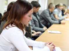 Demnitatea femeilor din RM, dezbătută la masa rotundă