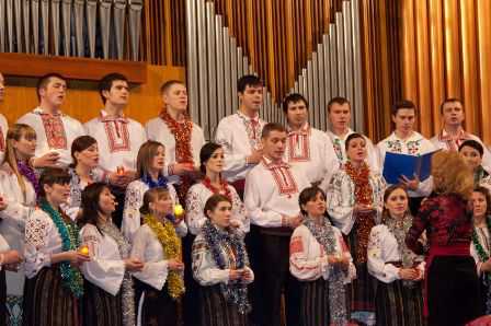 Tinerii artiști moldoveni, reuniţi la Festivalul de Crăciun organizat de Edelweiss