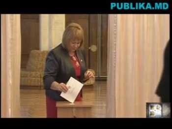62 dintre deputați și-au exercitat dreptul la vot