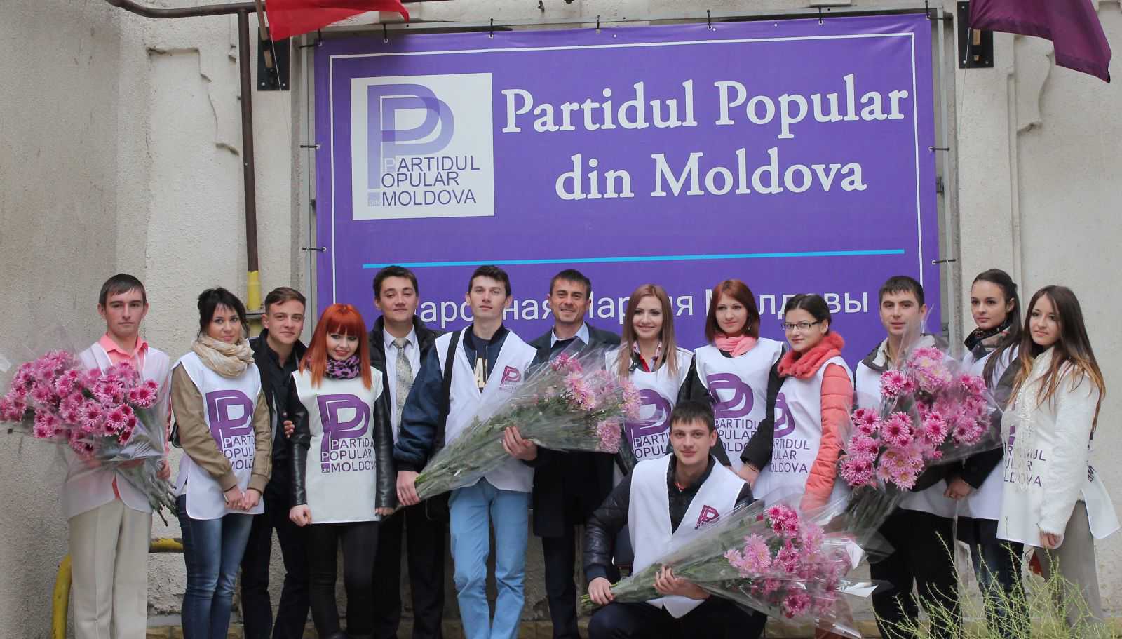 Acțiune din suflet pentru persoanele de vârsta a III-a. Vezi ce surpriză au pregătit tinerii PPRM / FOTO