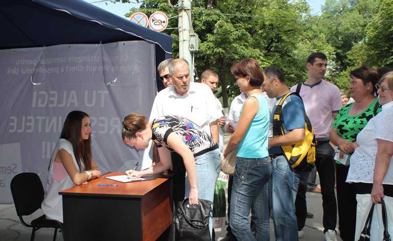 Continuă campania de colectare a semnăturilor „Tu alegi președintele țării”