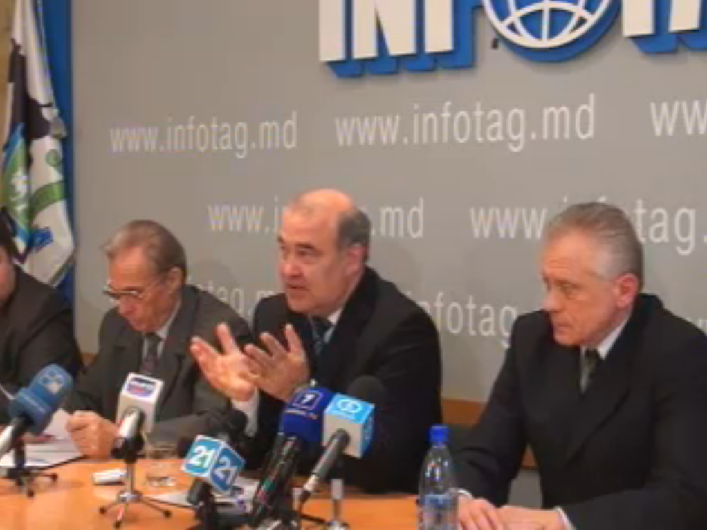 Stepaniuc: Președintele țării ar fi o păpușă, ca să nu încurce nimănui