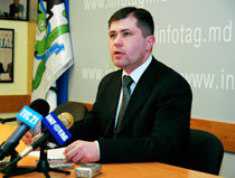 Banari cere CEC-ului excluderea unor candidaţi electorali