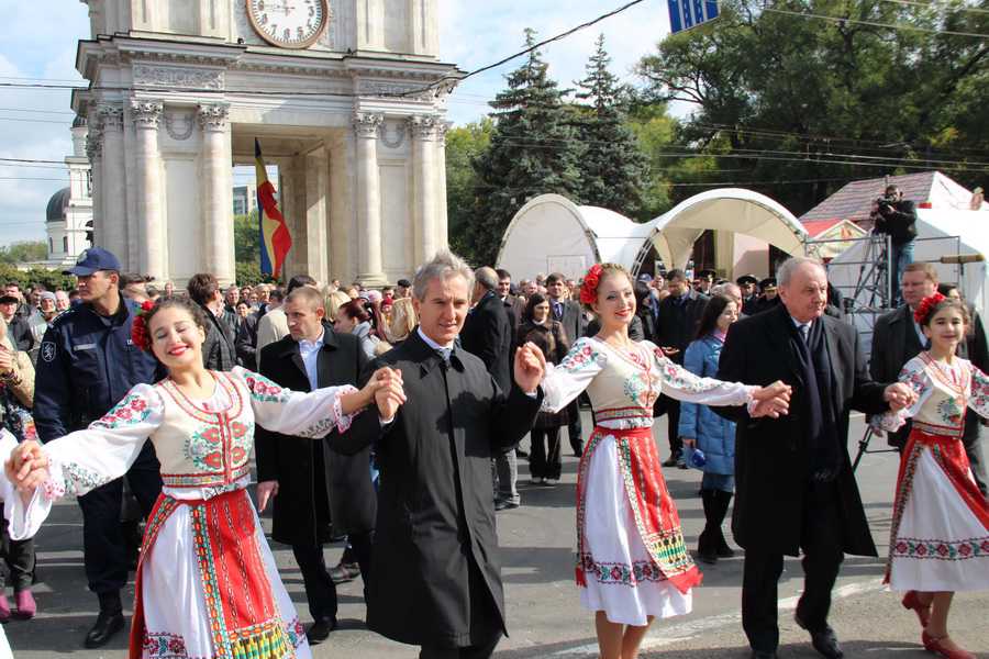 Iurie Leancă îndeamnă vinificatorii să ajungă pe pieţele unde se vând cele mai cunoscute vinuri din lume