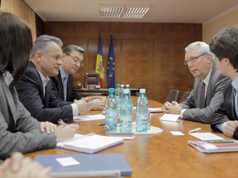 Introducerea sistemului de vot uninominal discutată de Vlad Plahotniuc și Andrew Young