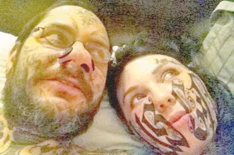 FOTO. Şi-a tatuat numele pe obrajii iubitei