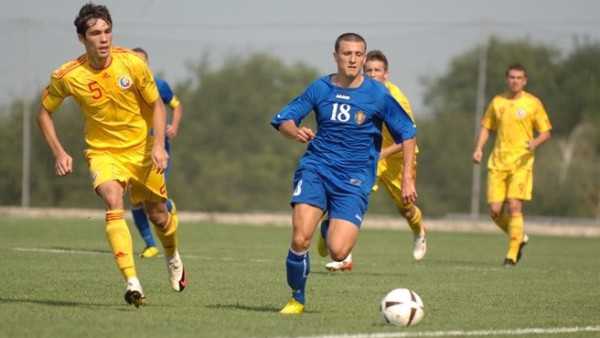 Sidorenco (la balon) a jucat șase meciuri pentru tricolori