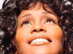 Withney Houston înmormântată fară fani, într-o ceremonie privată în Biserica Baptistă a Speranței, unde diva cânta când era copil.