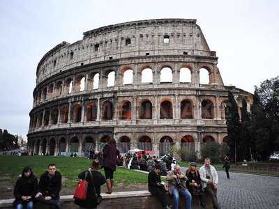 Colosseumul din Roma s-a înclinat cu aproximativ 40 de centimetri