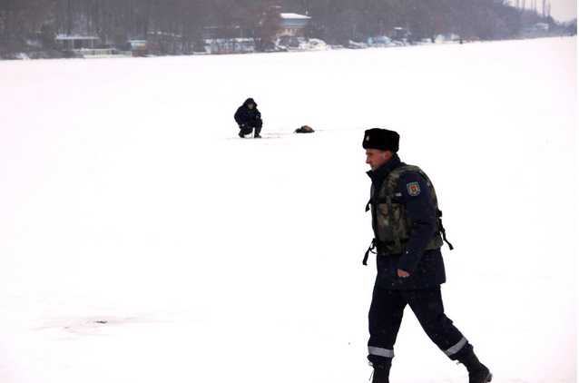 Serviciul Situaţiilor Excepţionale avertizează: Gheaţa bazinelor acvatice este subţire