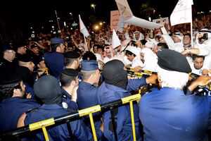 Proteste în Kuweit: peste 100 de manifestanţi şi 11 poliţişti răniţi