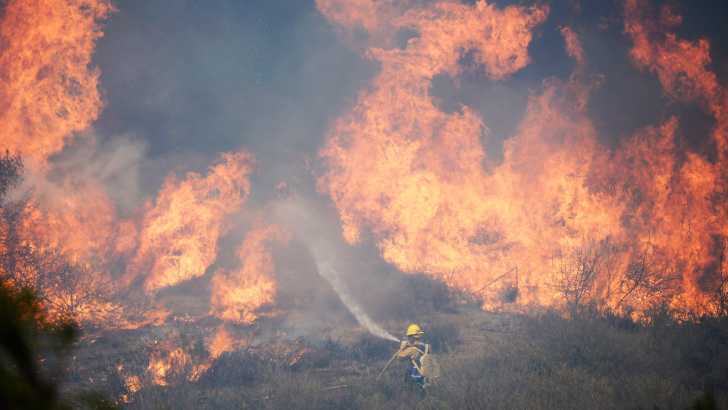 Incendiu monstru în California