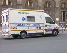 Un copil mort şi peste 30 de răniţi după prăbuşirea unei podele într-un lăcaş de cult din Franţa