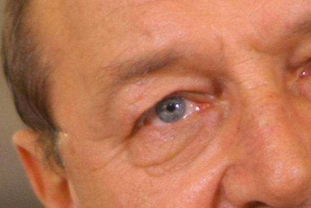 DETALIUL pe care NU L-A OBSERVAT NIMENI! Băsescu, în lacrimi şi la desemnarea lui Ungureanu premier? FOTO