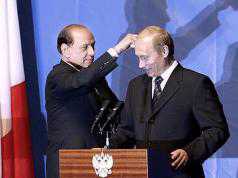 Silvio Berlusconi îl elogiază pe Vladimir Putin, pe care îl numeşte un „om simplu şi modest”