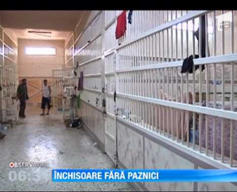 130 de deţinuţi din Libia au fost eliberaţi de gardieni, dar unii s-au întors singuri după gratii