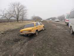 (FOTO) A răpit şoferul şi l-a plasat în portbagajul maşinii