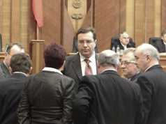 Lipsă de consens între forţele politice privind modificarea Constituţiei