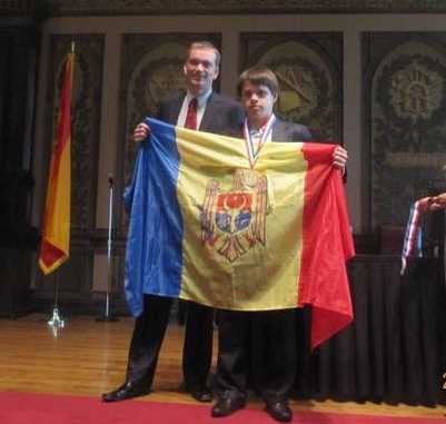 FOTO. Un elev din R. Moldova a obţinut medalia de bronz la Olimpiada Internaţională de Chimie