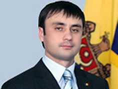 Vitalie Pîrlog: De la ministrul justiţiei la premier interimar