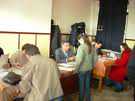 Ora 9:45 : Prezenţa la vot a cetăţenilor este de 4,32 %