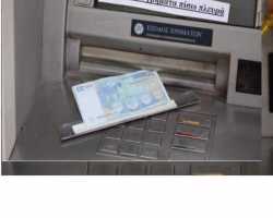 (VIDEO) A sustras circa 12 000 de lei dintr-un bancomat şi riscă până la 4 ani de închisoare